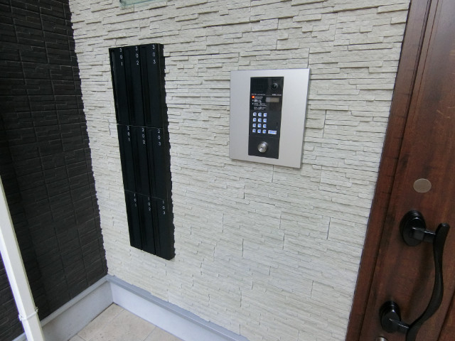 27/30 エントランス