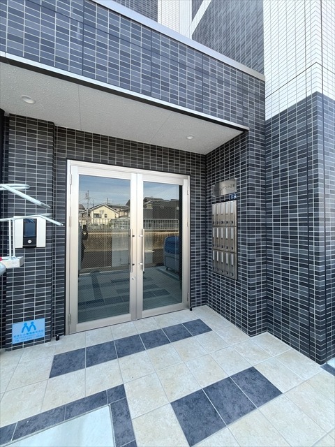 25/27 エントランス