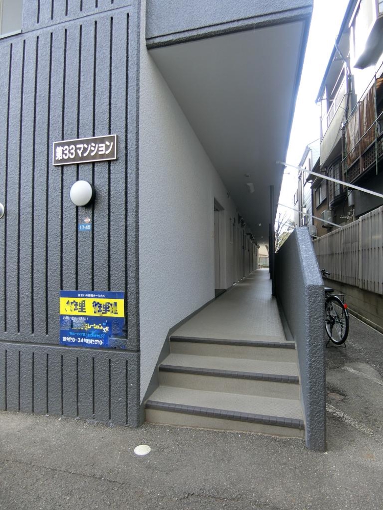 26/30 エントランス