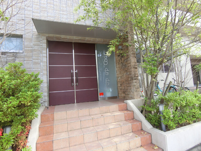 23/30 エントランス