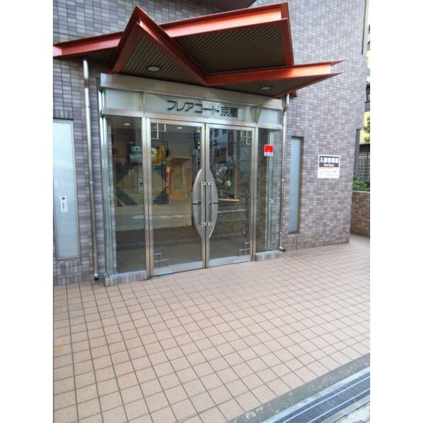 16/19 エントランス