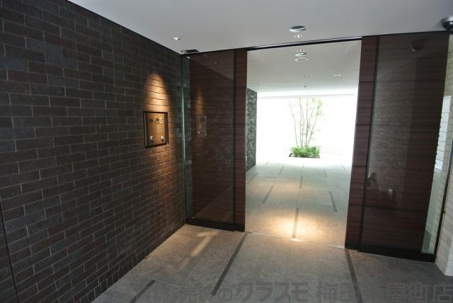 20/23 エントランス