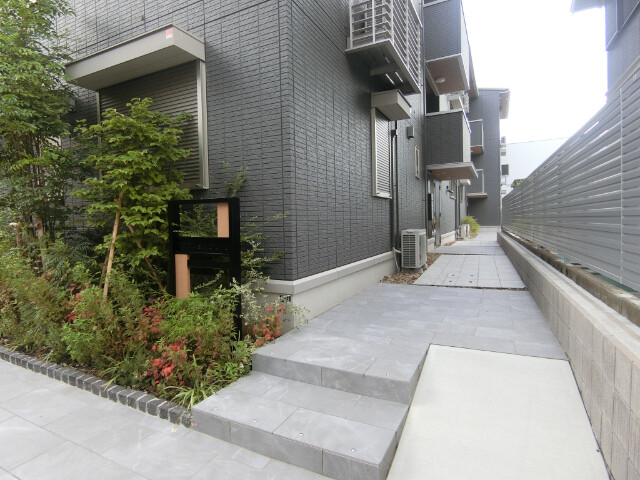 28/30 エントランス