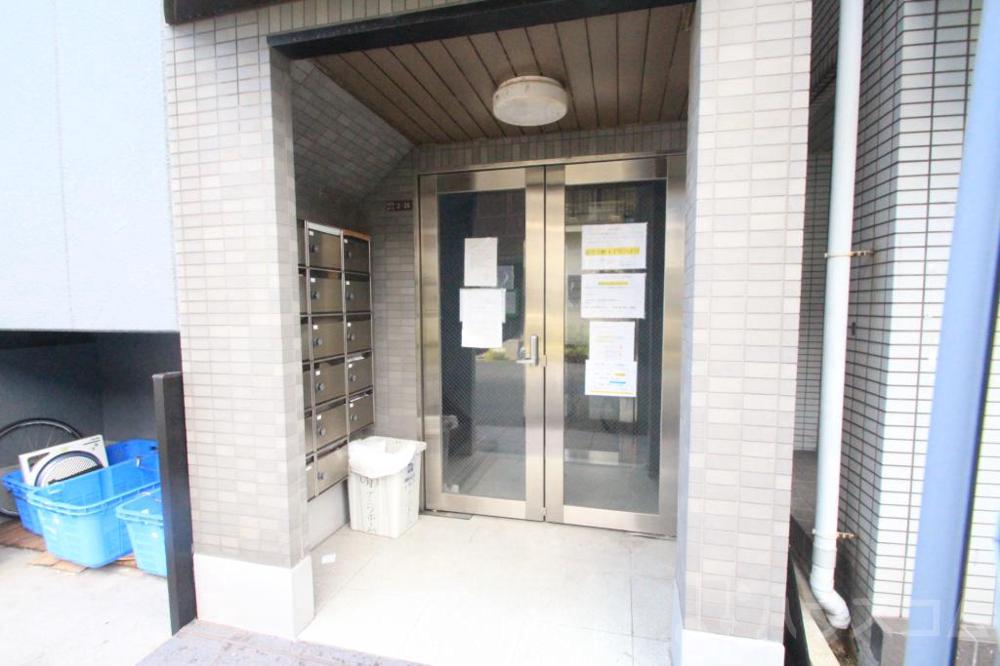 26/30 エントランス