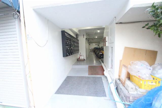 27/30 エントランス