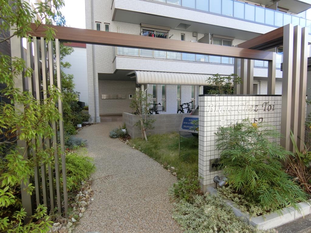 27/29 エントランス