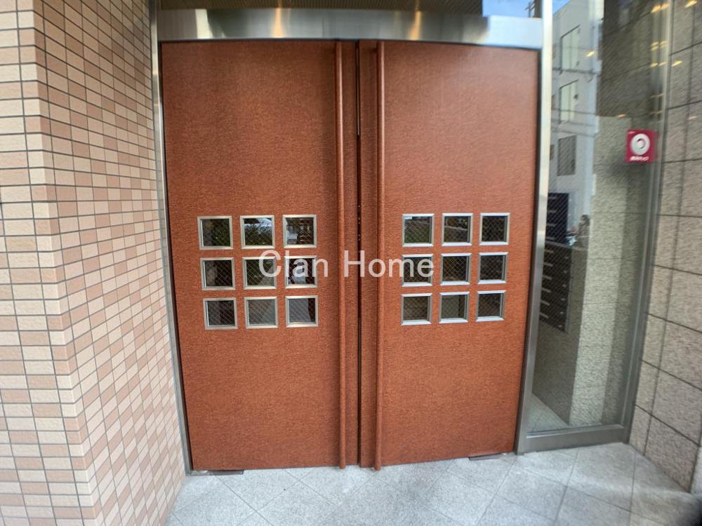 24/30 エントランス