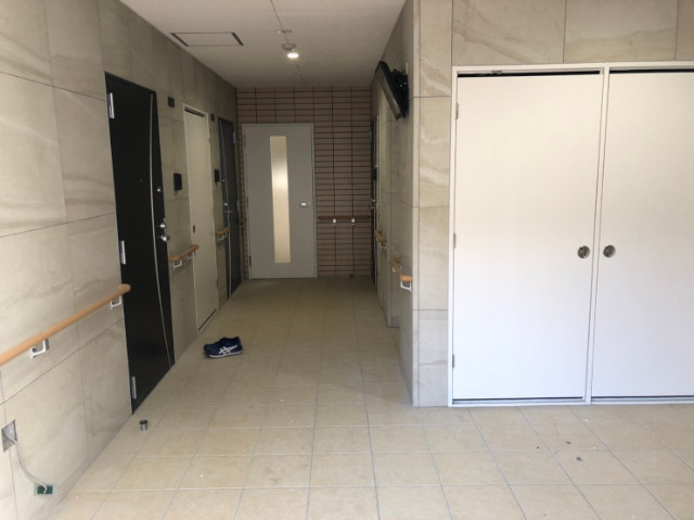 30/30 エントランス