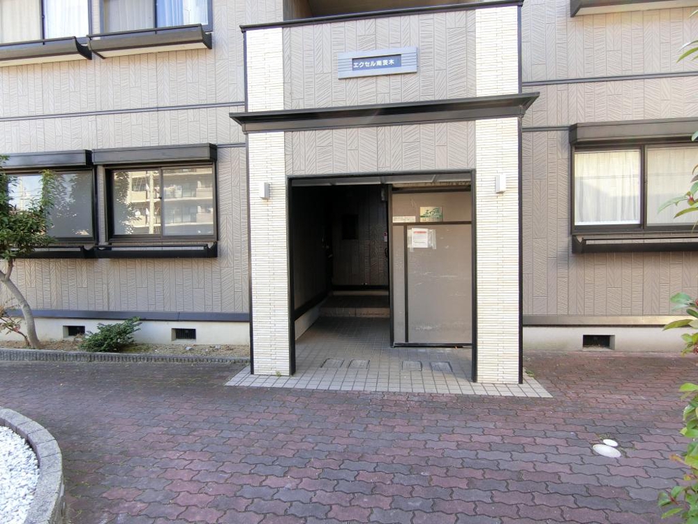 28/30 エントランス