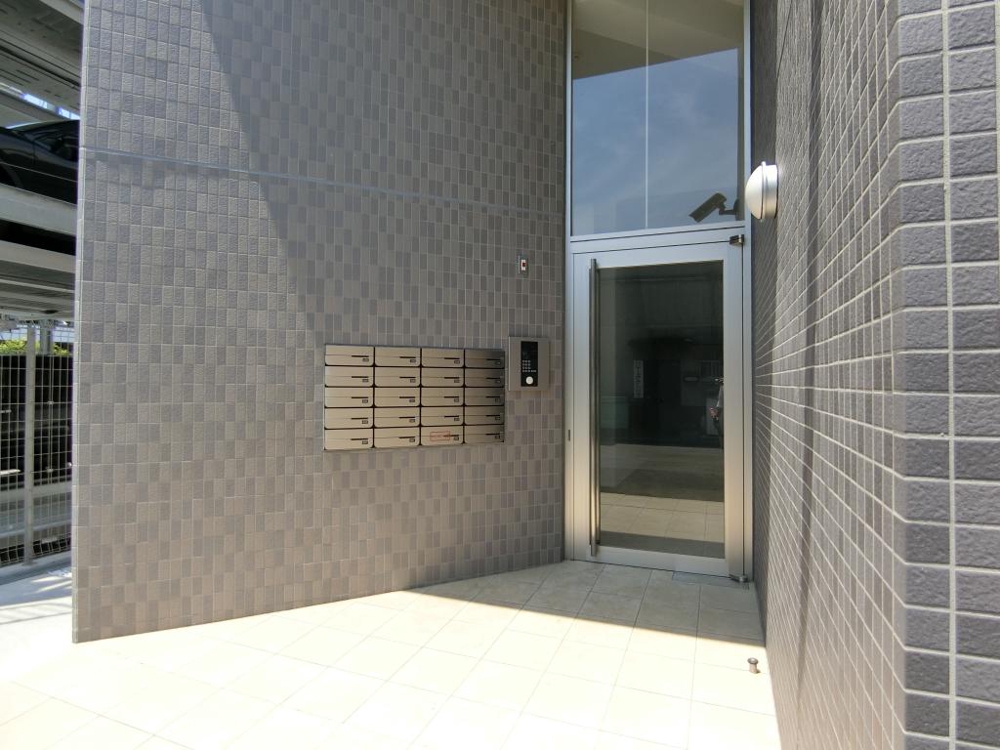 26/30 エントランス