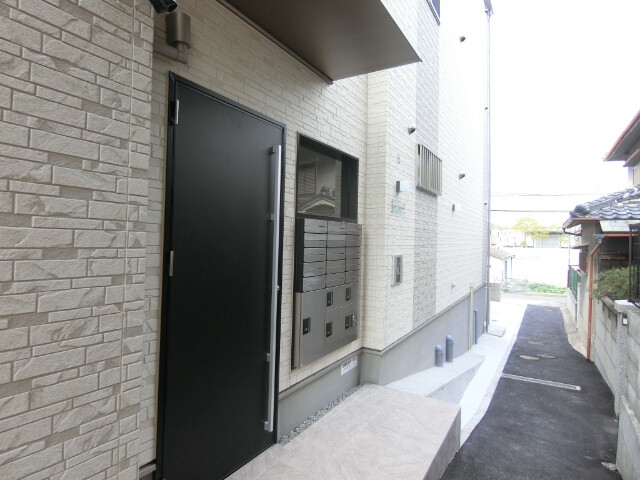 27/30 エントランス