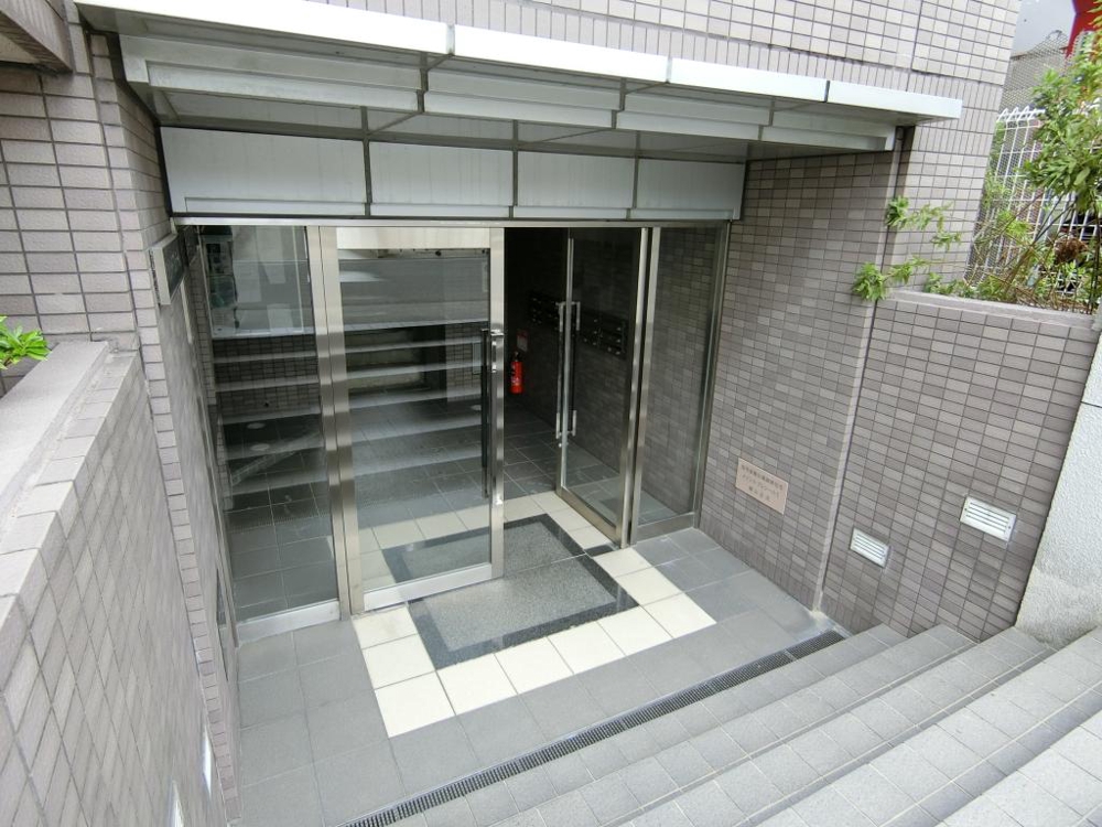 25/30 エントランス