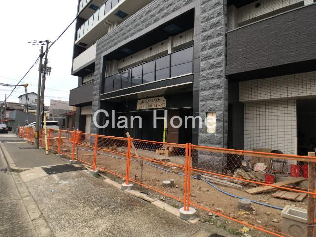 27/30 エントランス