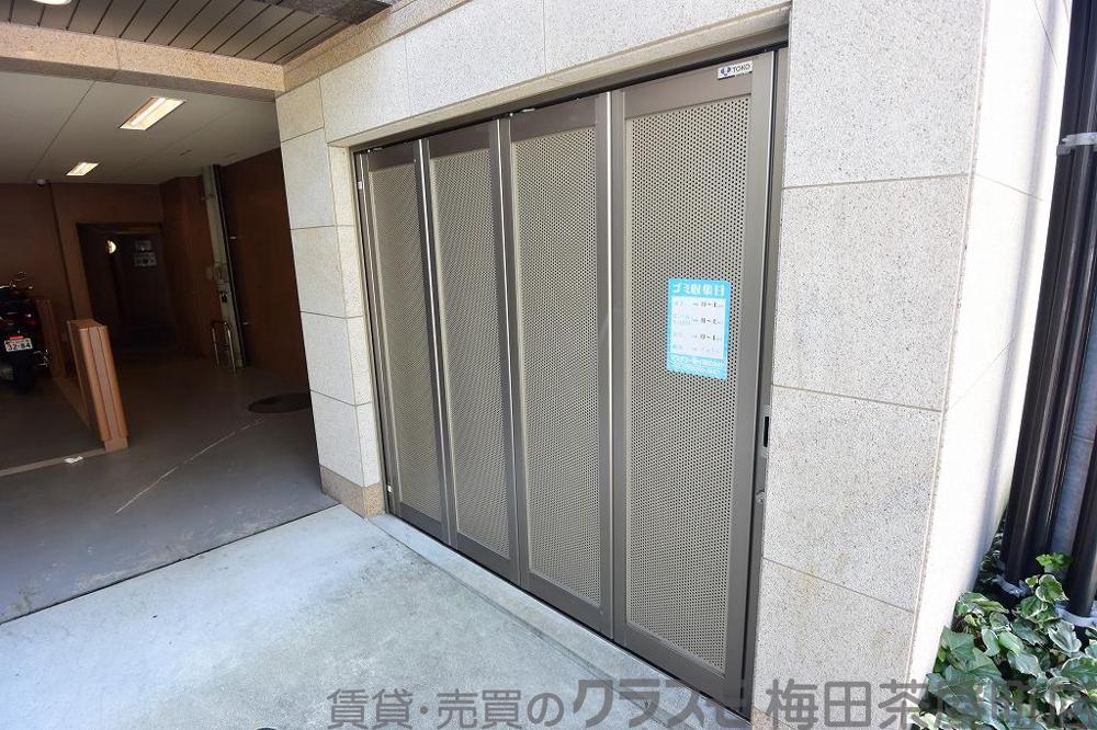 27/30 エントランス