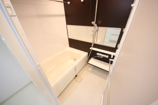 13/30 浴室