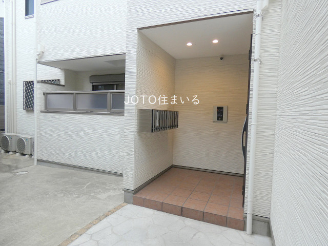 18/25 エントランス