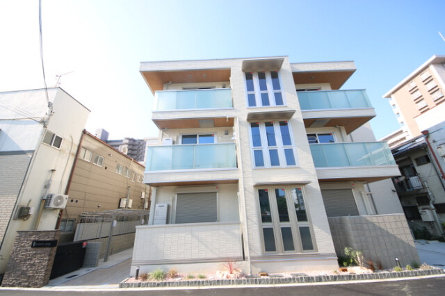 28/30 エントランス