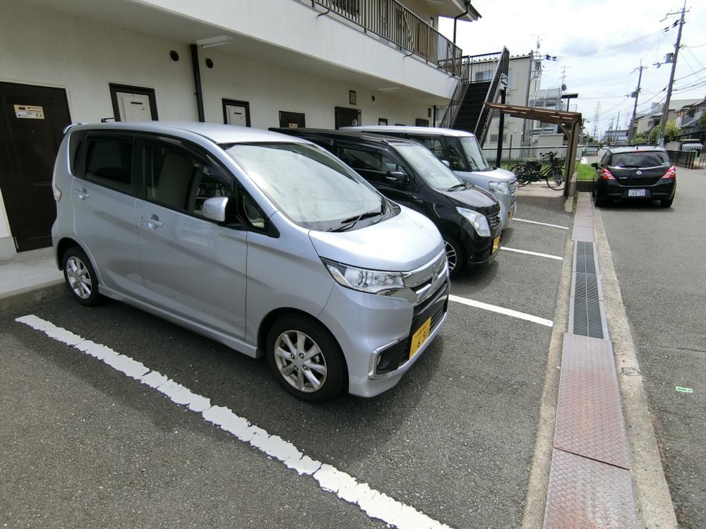 27/30 駐車場