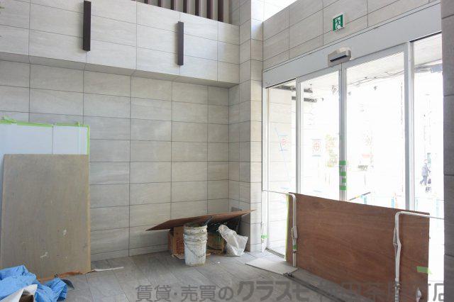 25/27 エントランス