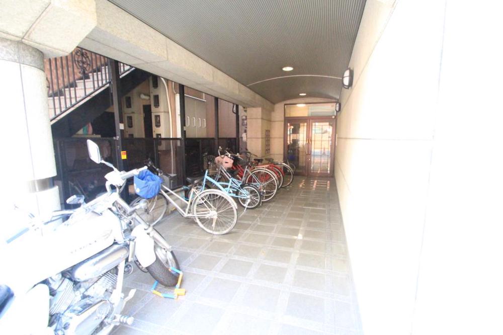 27/30 エントランス