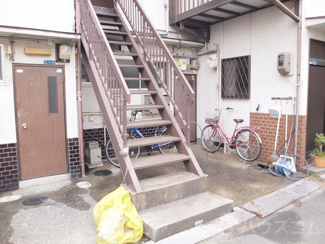 24/30 エントランス