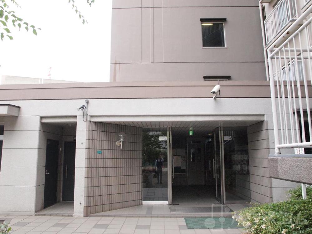 27/30 エントランス