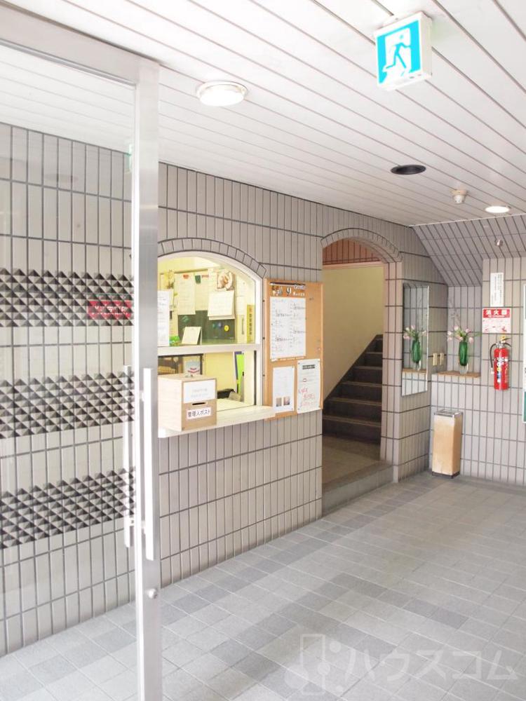 28/30 エントランス