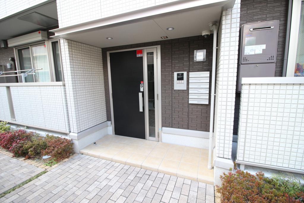 28/30 エントランス