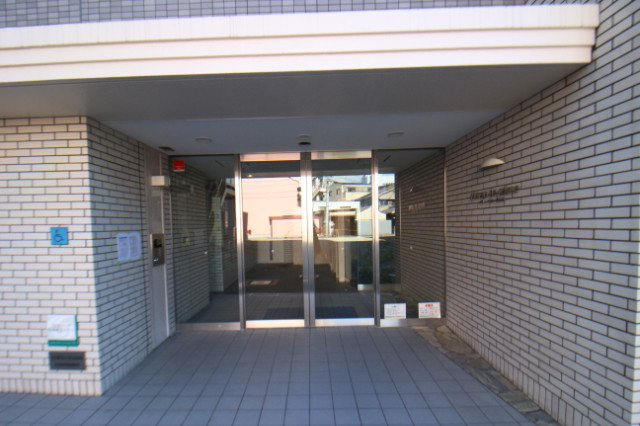 24/30 エントランス