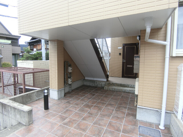 27/30 エントランス