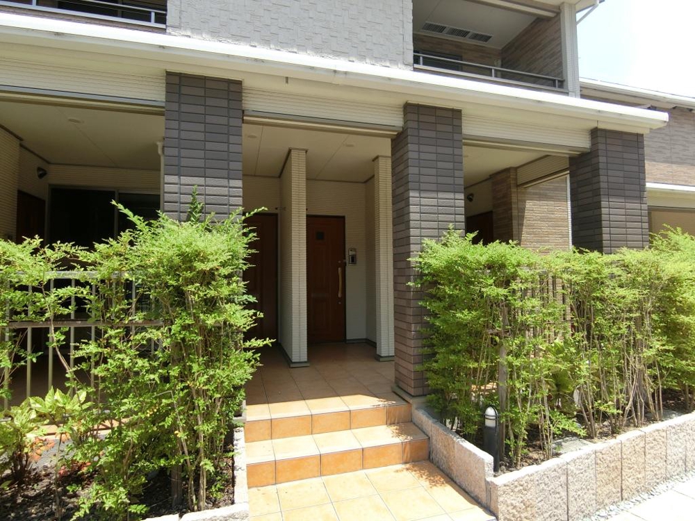 25/30 エントランス