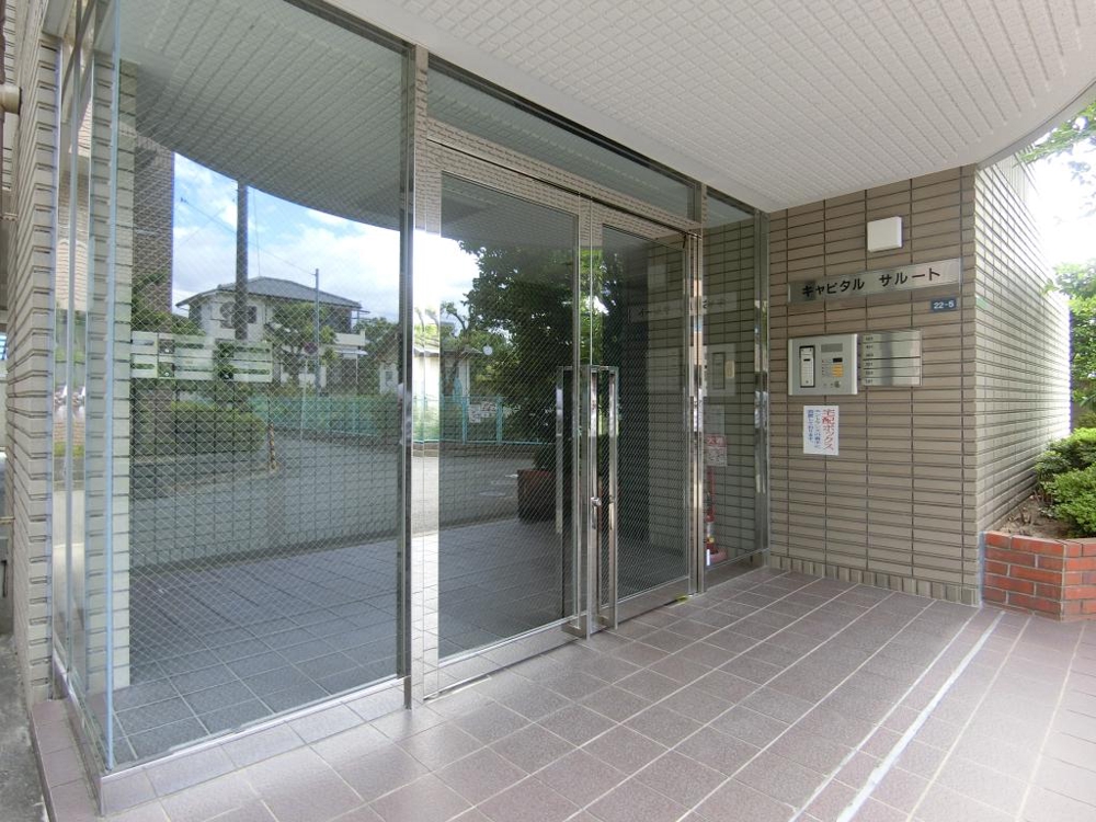 25/30 エントランス