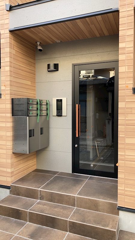 21/22 エントランス