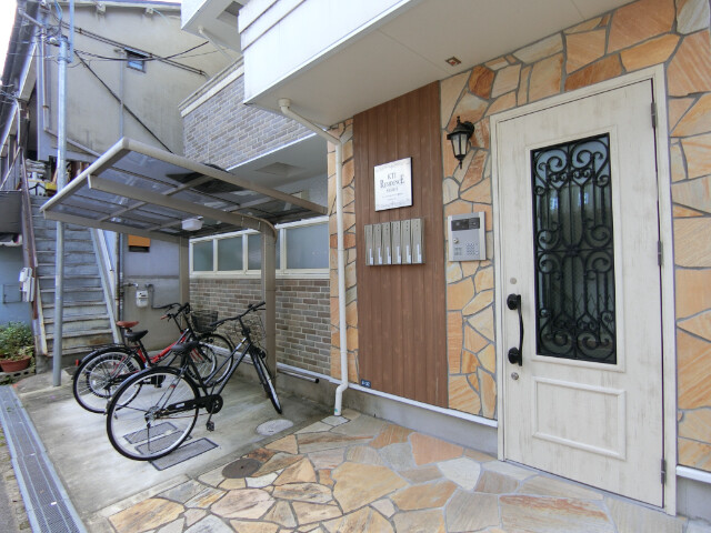 28/30 エントランス