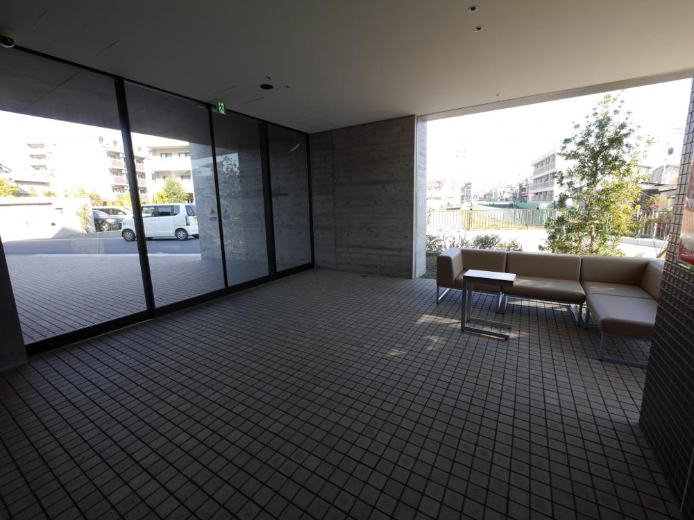 27/30 エントランス