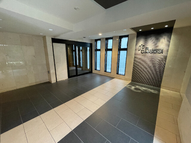 27/30 エントランス