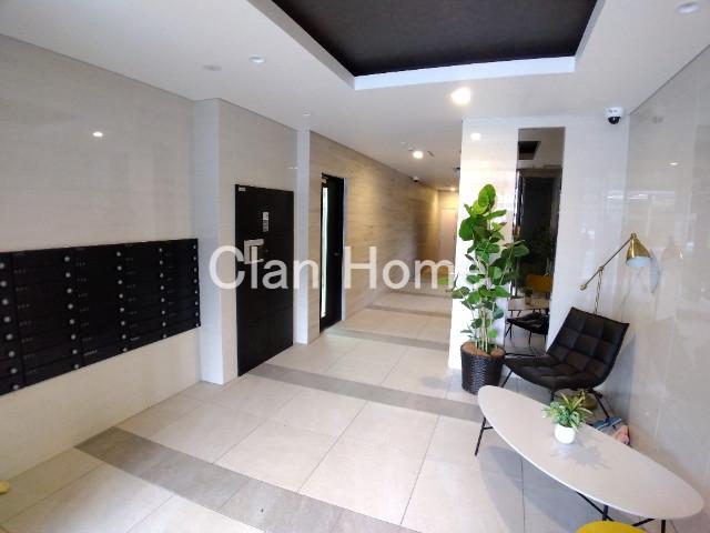 27/30 エントランス