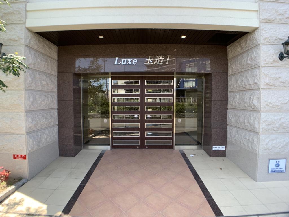 27/30 エントランス