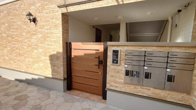 24/30 エントランス