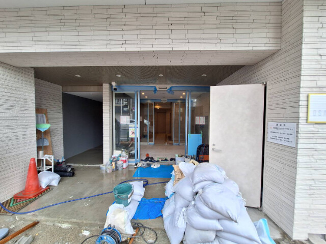 27/30 エントランス