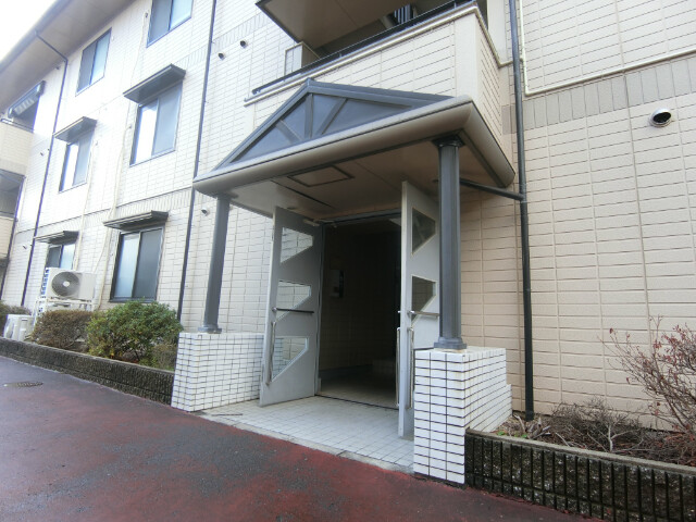 27/30 エントランス