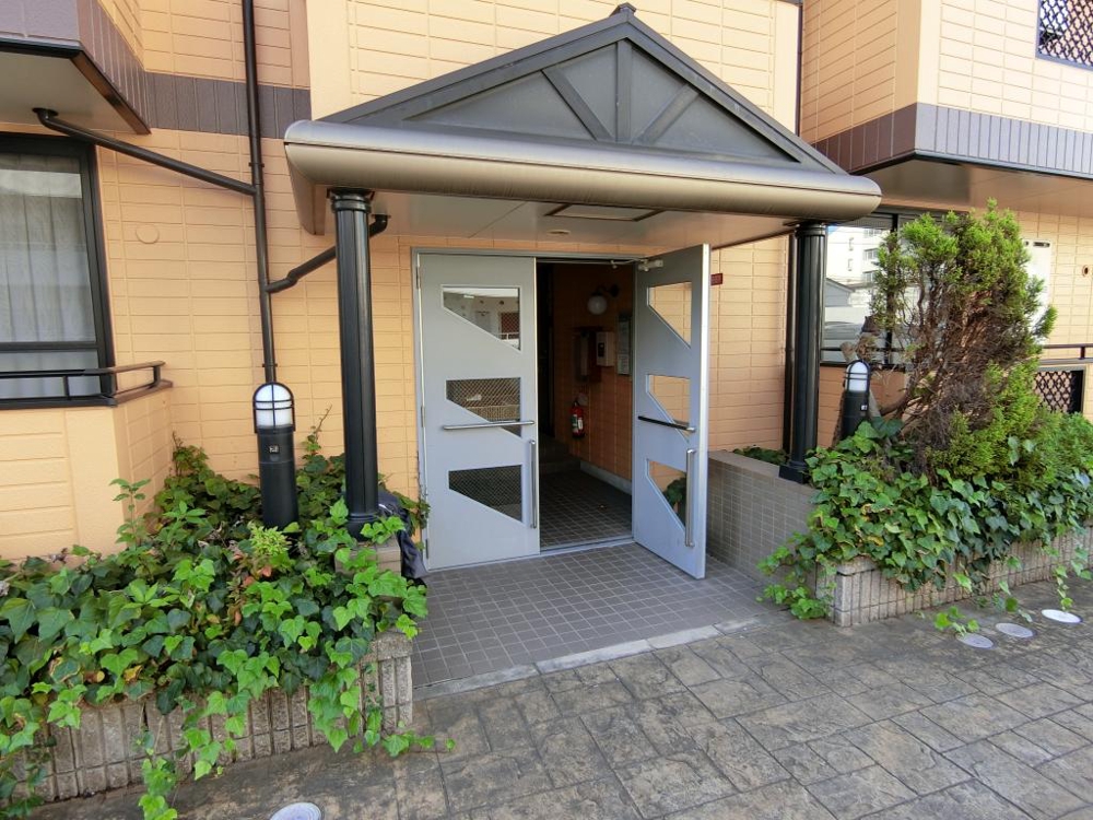 26/29 エントランス