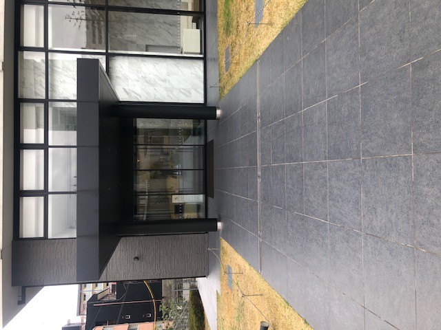 30/30 エントランス