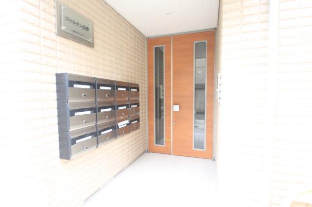 27/30 エントランス