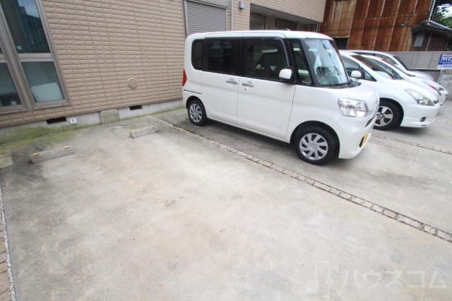 28/30 駐車場