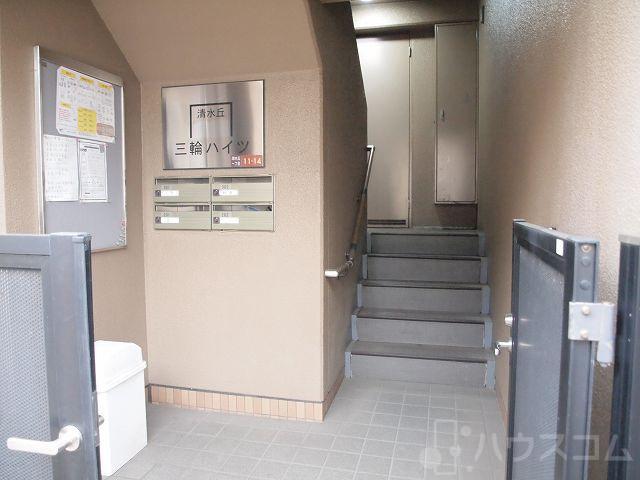 25/30 エントランス