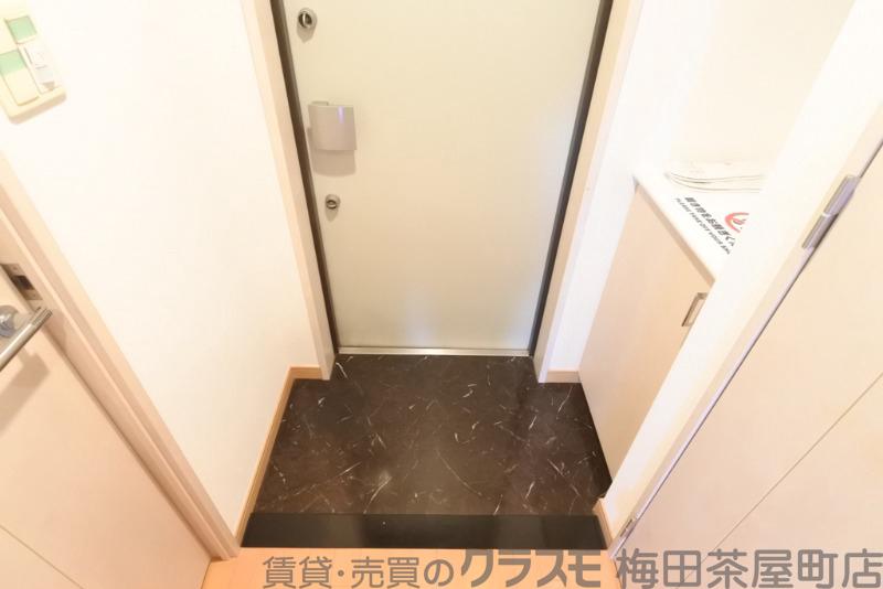 19/30 玄関