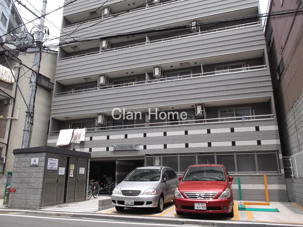 27/30 エントランス