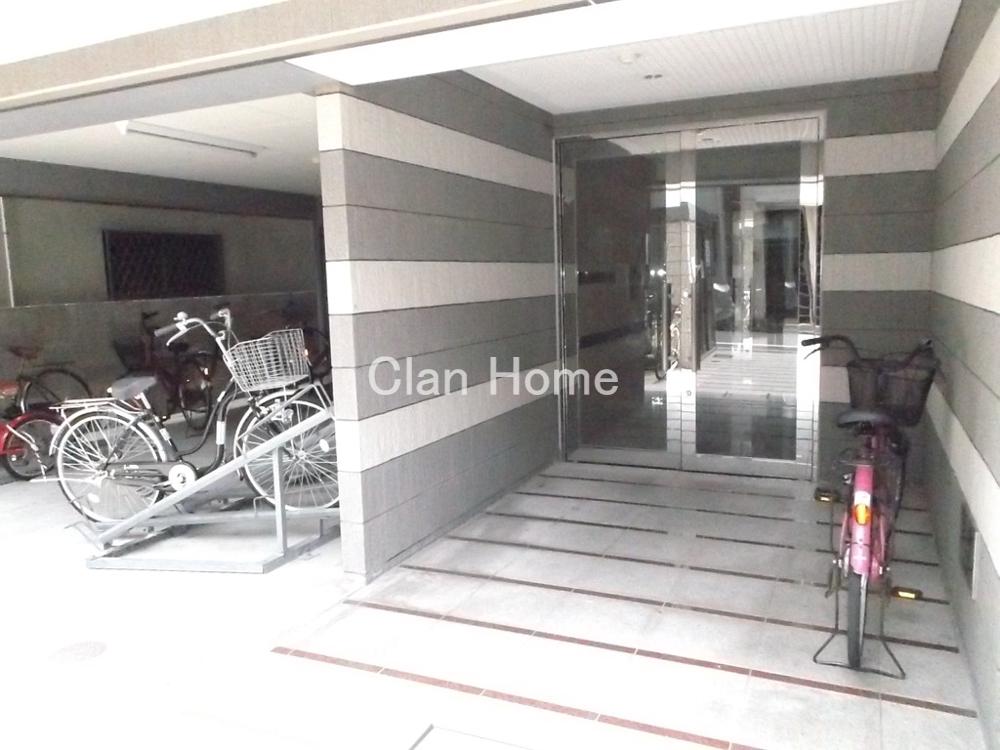 28/30 エントランス