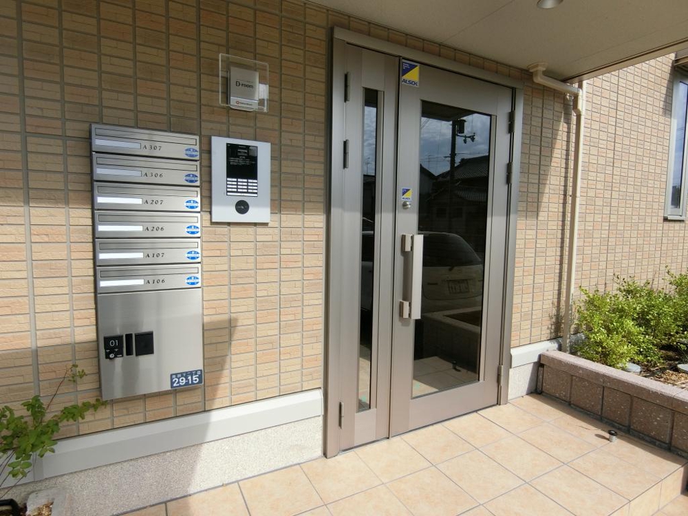 27/30 エントランス